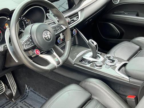 2022 Alfa Romeo Stelvio Quadrifoglio