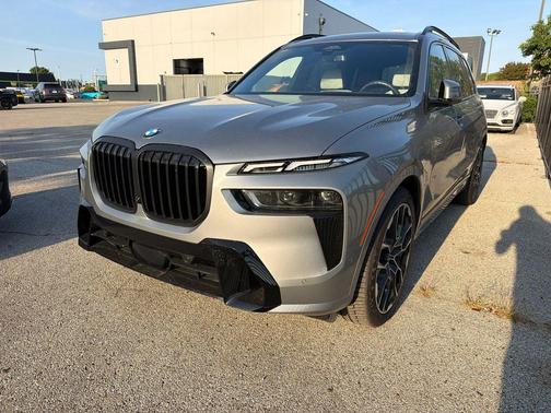 Skyscraper Grey Metallic 2025 BMW X7 xDrive40i