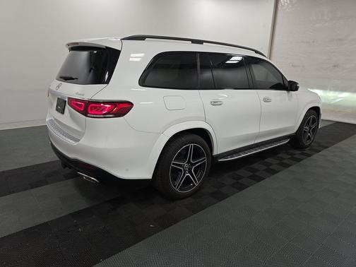 White 2023 Mercedes-Benz GLS 580 4MATIC