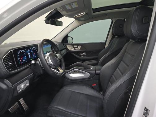 White 2023 Mercedes-Benz GLS 580 4MATIC