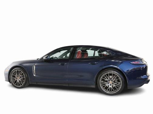 2023 Porsche Panamera 4 Platinum Edition