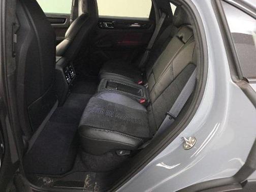 2023 Porsche Cayenne Turbo GT