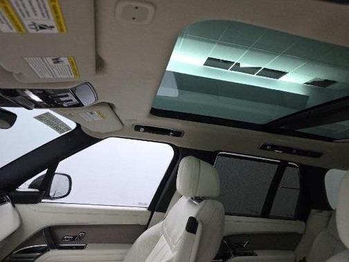 2025 Land Rover Range Rover P550e SE