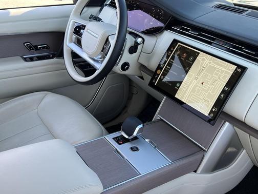 2025 Land Rover Range Rover P550e SE