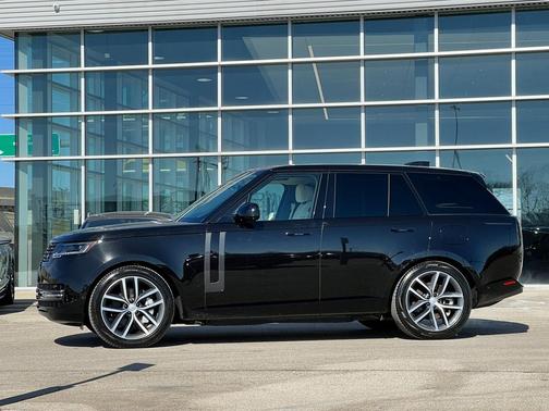 2025 Land Rover Range Rover P550e SE