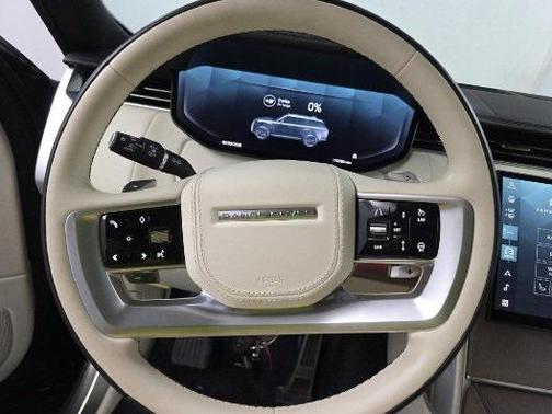 2025 Land Rover Range Rover P550e SE