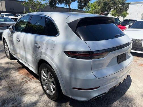Carrara White Metallic 2019 Porsche Cayenne Cayenne E-Hybrid