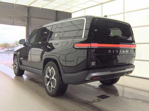Midnight 2024 Rivian R1S Adventure Quad Motor Large Pack