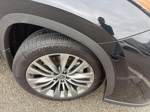 Midnight Black Metallic 2021 Toyota Highlander Platinum
