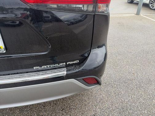 Midnight Black Metallic 2021 Toyota Highlander Platinum