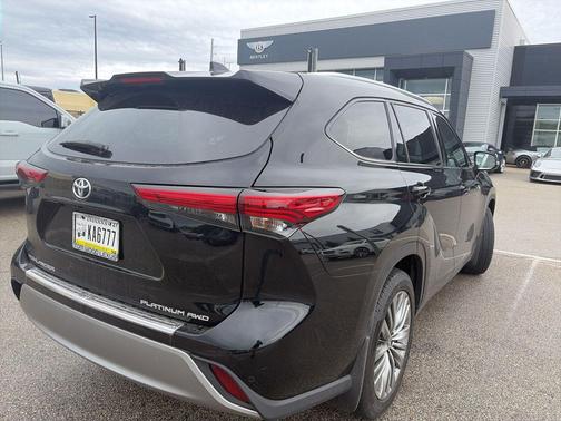Midnight Black Metallic 2021 Toyota Highlander Platinum