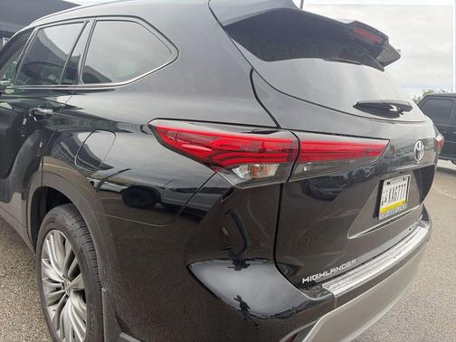 Midnight Black Metallic 2021 Toyota Highlander Platinum