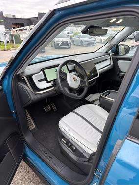 Rivian Blue 2024 Rivian R1S Adventure Quad Motor Large Pack