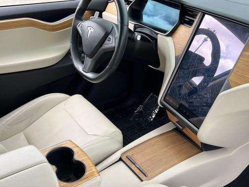 Pearl White Multi-Coat 2018 Tesla Model X 75D