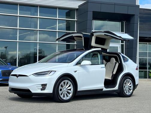 Pearl White Multi-Coat 2018 Tesla Model X 75D