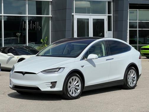 Pearl White Multi-Coat 2018 Tesla Model X 75D