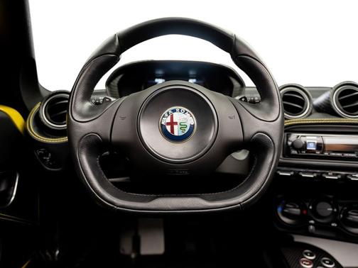 Giallo Prototipo 2016 Alfa Romeo 4C Spider Base