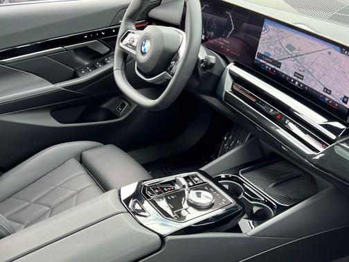 Dark Graphite Metallic 2024 BMW 530 xDrive