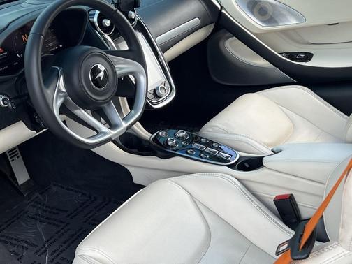 2023 McLaren GT