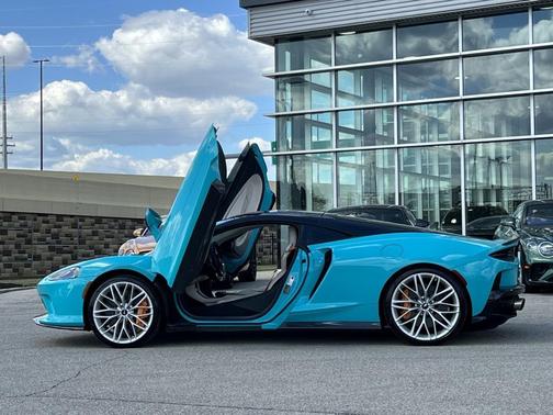 2023 McLaren GT