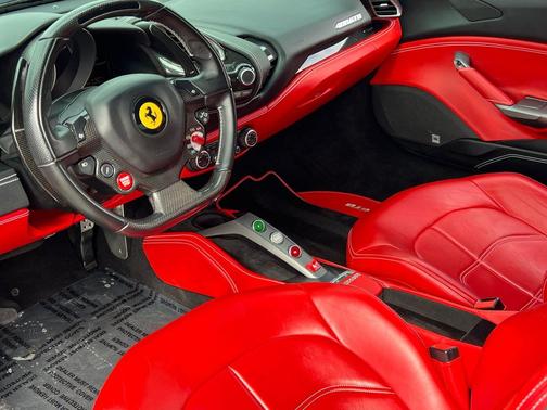 Bianco Avus 2017 Ferrari 488 GTB Base