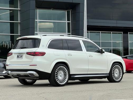 MANUFAKTUR Diamond White Metallic 2024 Mercedes-Benz Maybach GLS 600 4MATIC