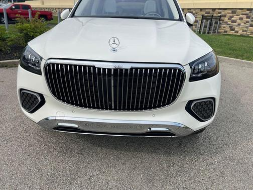 MANUFAKTUR Diamond White Metallic 2024 Mercedes-Benz Maybach GLS 600 4MATIC