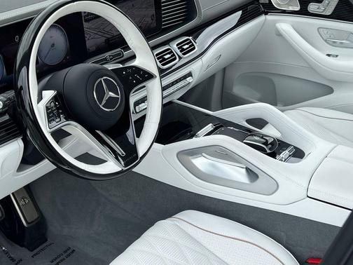 MANUFAKTUR Diamond White Metallic 2024 Mercedes-Benz Maybach GLS 600 4MATIC