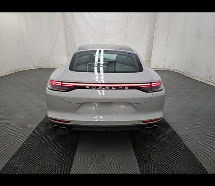 Chalk 2023 Porsche Panamera 4 Platinum Edition