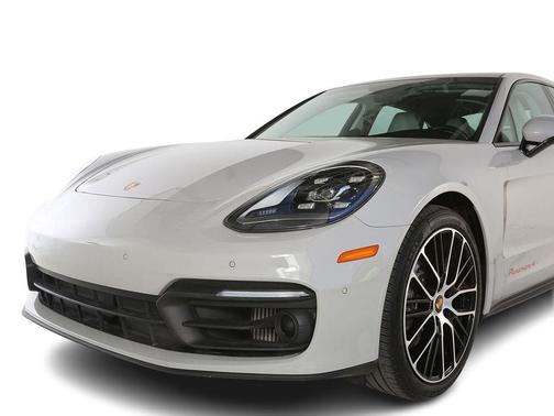 Chalk 2023 Porsche Panamera 4 Platinum Edition