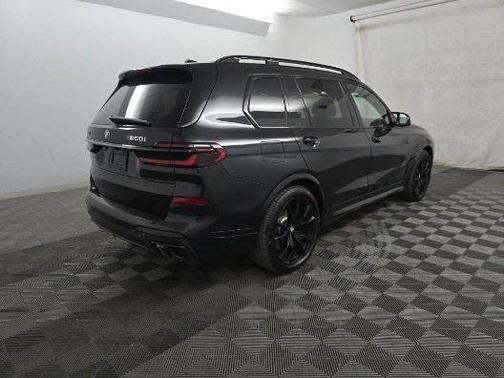 2024 BMW X7 M60i