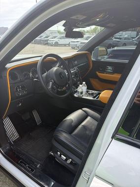 White 2023 Rolls-Royce Cullinan Black Badge
