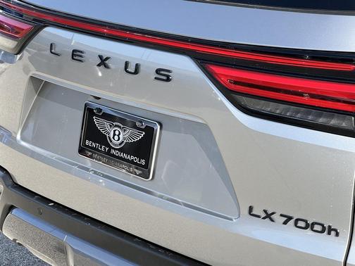 2025 Lexus LX 700h Luxury