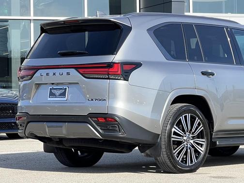 2025 Lexus LX 700h Luxury