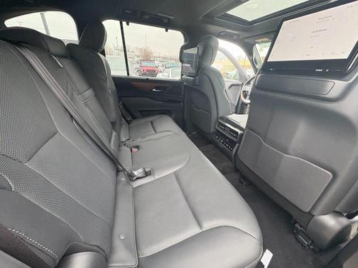 2025 Lexus LX 700h Luxury