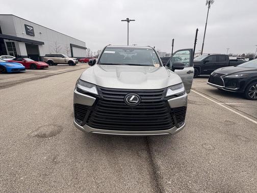 2025 Lexus LX 700h Luxury