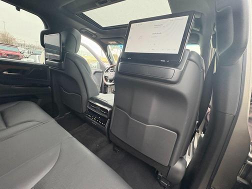 2025 Lexus LX 700h Luxury