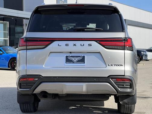 2025 Lexus LX 700h Luxury