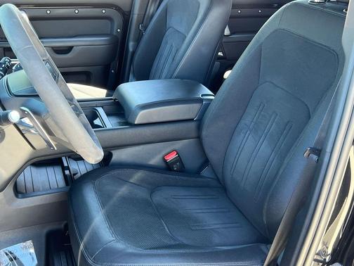 Santorini Black Metallic 2023 Land Rover Defender 110 V8