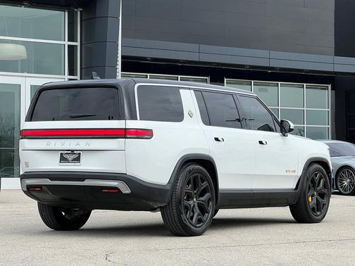 Glacier White 2022 Rivian R1S Launch Edition