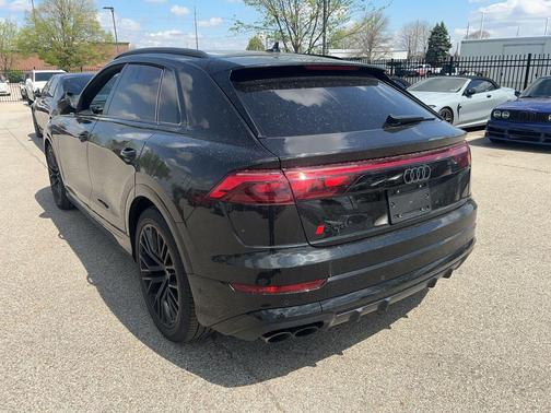 Mythos Black Metallic 2024 Audi SQ8 4.0T Prestige