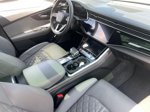 Mythos Black Metallic 2024 Audi SQ8 4.0T Prestige