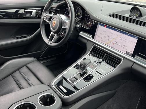 2019 Porsche Panamera 4