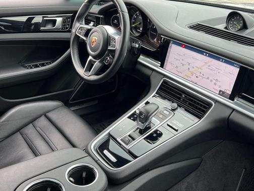 2019 Porsche Panamera 4
