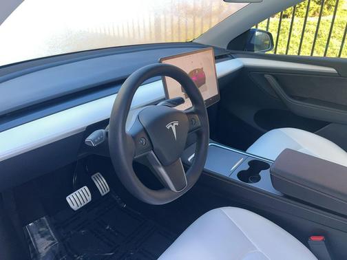 2024 Tesla Model Y Performance Dual Motor All-Wheel Drive