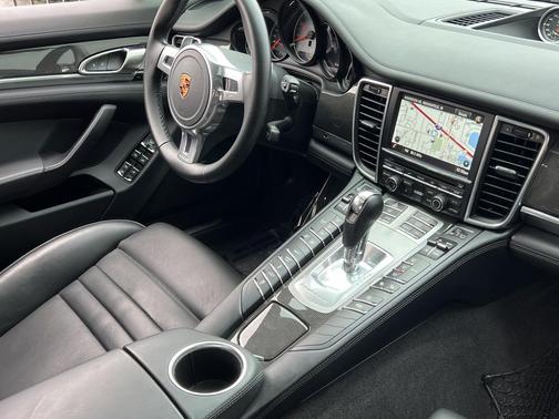 2016 Porsche Panamera GTS