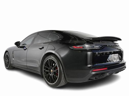 2022 Porsche Panamera 4 Platinum Edition