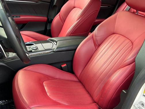 2023 Maserati Ghibli Modena Q4