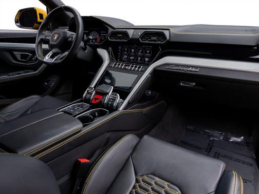 2021 Lamborghini Urus 