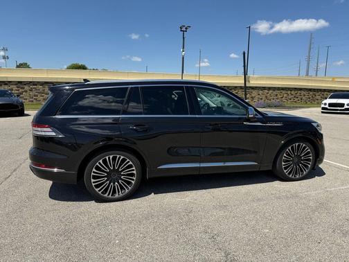 Infinite Black Metallic Clearcoat 2022 Lincoln Aviator Black Label AWD